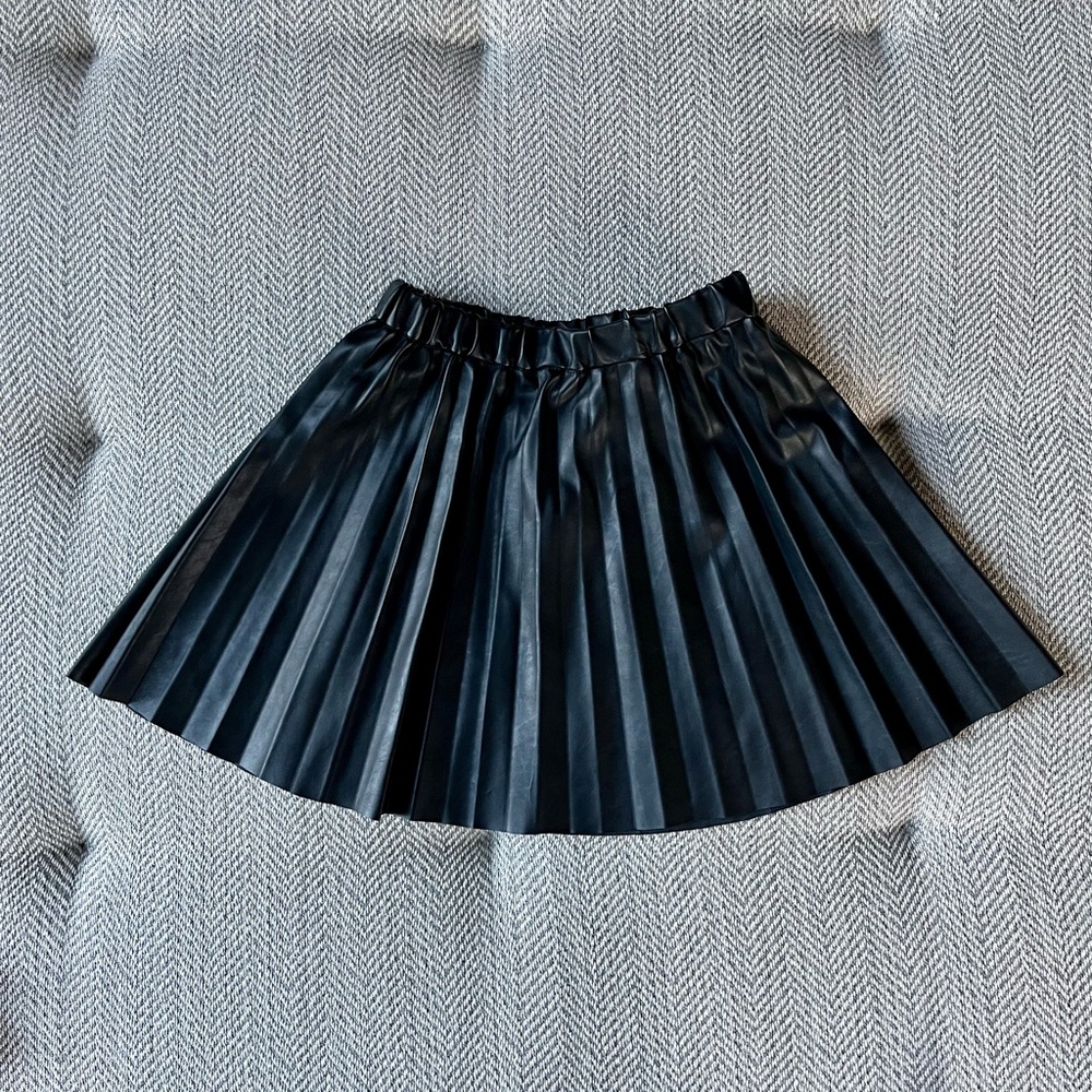 J Crew Crewcuts Girls Faux Leather Pleated Pull On Mini Skirt, Size S (6-7) EUC